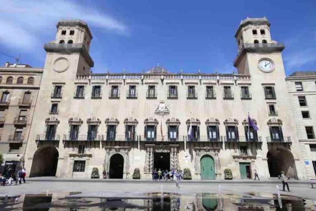 Charming & Spacious Apartment In Historic Centre & Short Walk To Beach Alicante Exterior foto